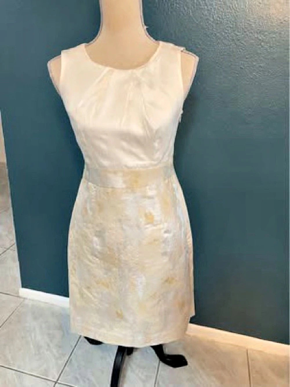 Women’s Size 2 White Loft Professional Sleeveless Dress